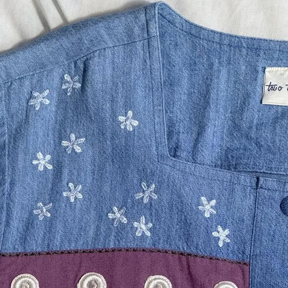 TWO TWENTY Top Womens M Blue Patchwork Short Sleeve Button Embroidered Floral - Picture 7 of 8